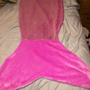pink mermaid tail fleece blanket